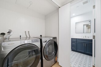 240 Nice Ln in Newport Beach, CA - Building Photo - Building Photo