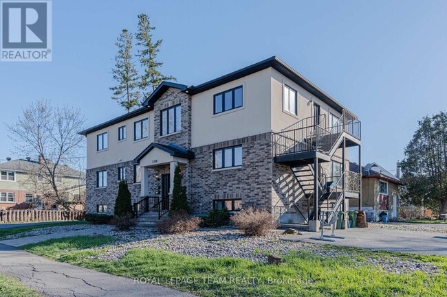 1100 Hollington St in Ottawa, ON - Building Photo - Building Photo