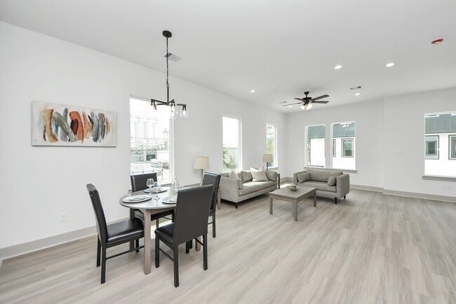 property at 5303 Kindred Gdn Ln