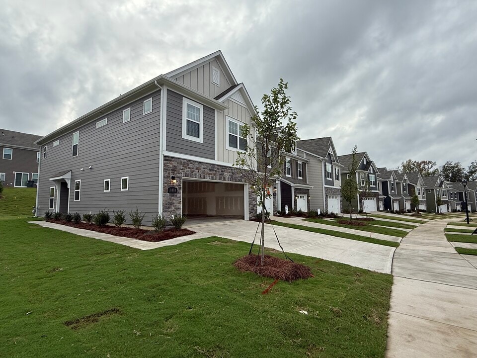 3238 Lilac Grove Dr in Charlotte, NC - Foto de edificio