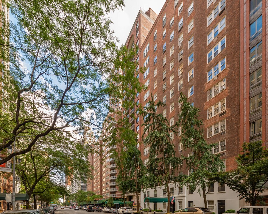 Le Chambord Condominiums in New York, NY - Building Photo