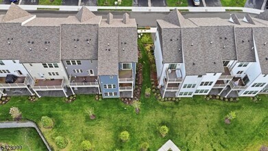 19 Dahlia Dr in Warren, NJ - Building Photo - Building Photo