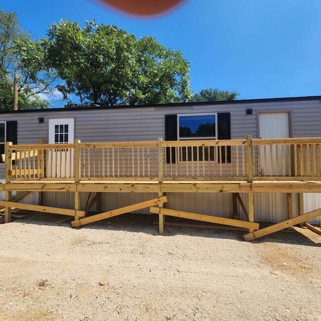 property at 180 Carter Pl SW