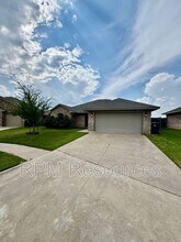 1213 Hickory Creek Dr in Yukon, OK - Building Photo - Building Photo