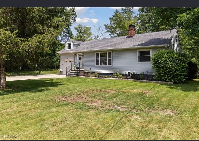 2353 W Hedgewood Dr in Westlake, OH - Building Photo - Building Photo