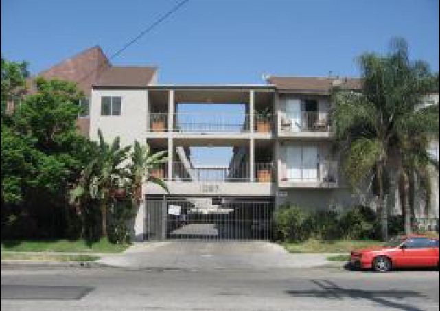 White Street Apartments in Sun Valley, CA - Foto de edificio