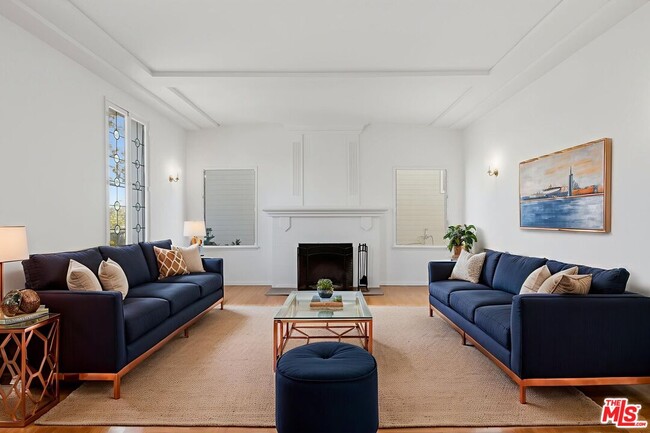 307 S Doheny Dr in Beverly Hills, CA - Foto de edificio - Building Photo