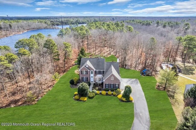 property at 33 Jefferson Ct