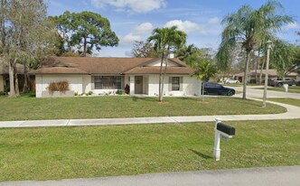 14191 Snowberry Dr in Wellington, FL - Building Photo