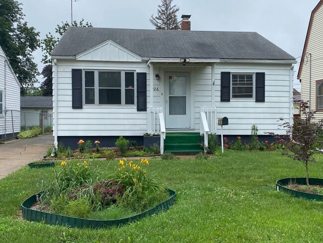 property at 926 E Maywood Ave