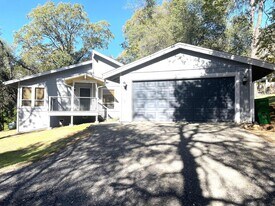 17836 Minnow Way in Penn Valley, CA - Building Photo