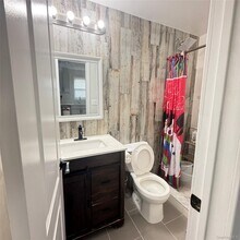 76-19 85th Dr in Queens, NY - Building Photo - Building Photo