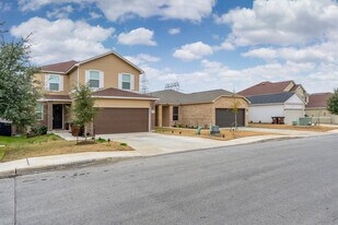 The Overlook at Medio Creek in San Antonio, TX - Building Photo