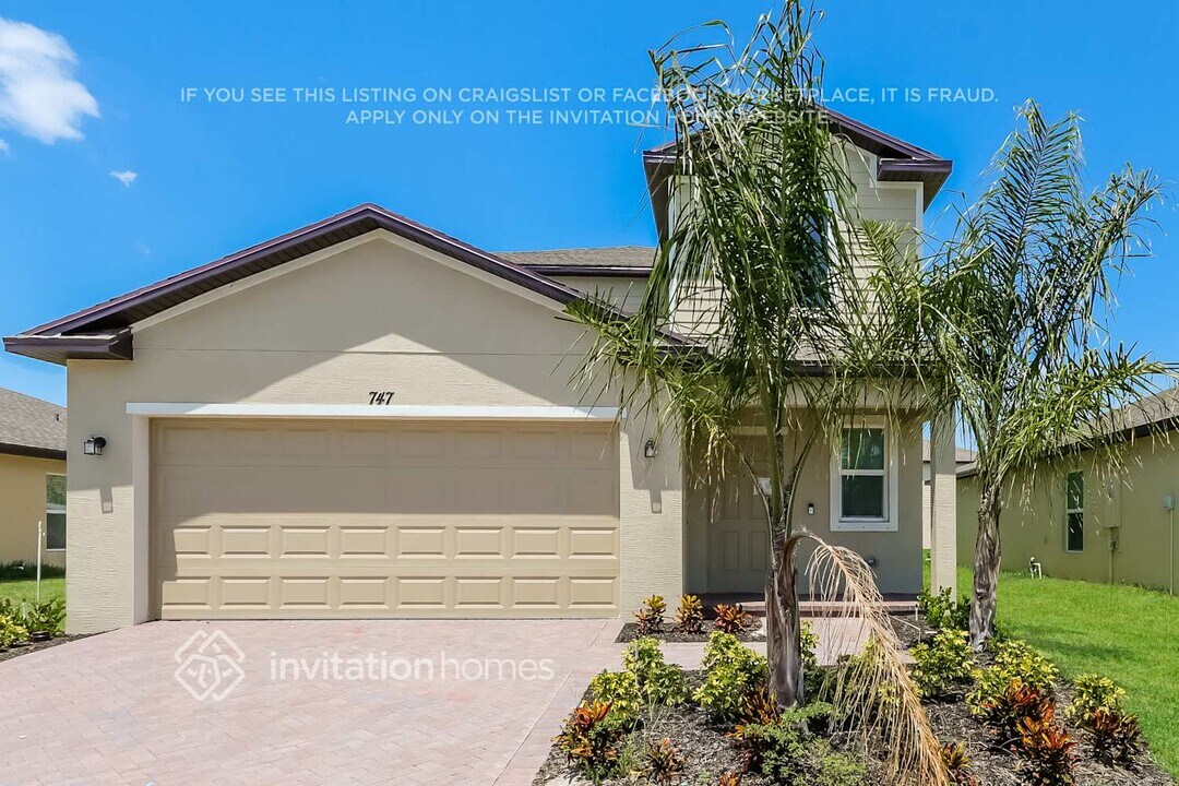 747 Carlyle Wy in Fort Pierce, FL - Building Photo