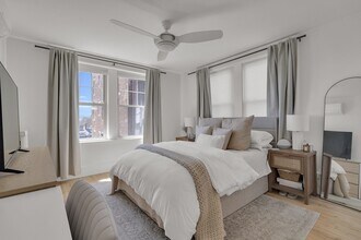 26 Bradlee Rd, Unit #402 in Medford, MA - Foto de edificio - Building Photo