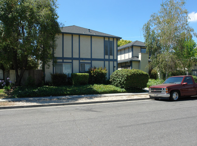 1501 Brookvale Dr in San Jose, CA - Foto de edificio - Building Photo