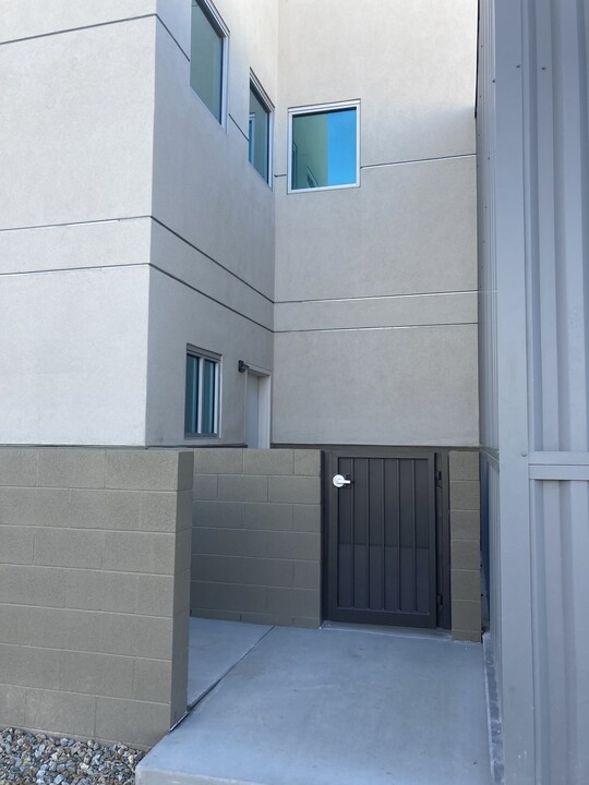 9625 Gilespie St, Unit A in Las Vegas, NV - Foto de edificio