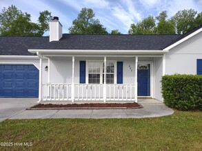 111 Glenwood Dr in Hubert, NC - Building Photo - Building Photo