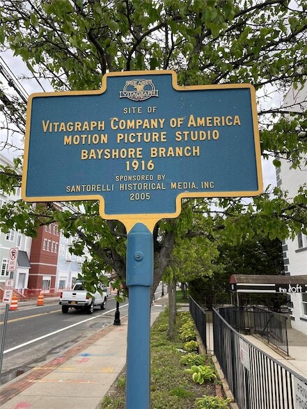 94 4th Ave, Unit 107 in Bay Shore, NY - Building Photo - Building Photo