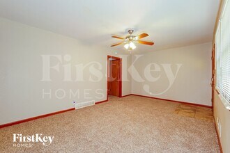 8305 E 85th Terrace in Raytown, MO - Building Photo - Building Photo