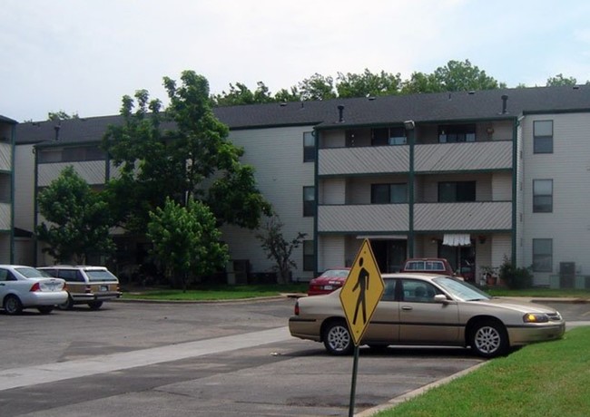 Greenway Park Apartments in Wichita, KS - Building Photo - Building Photo