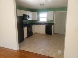 12 Rallen Dr, Unit B in The Plains, OH - Building Photo