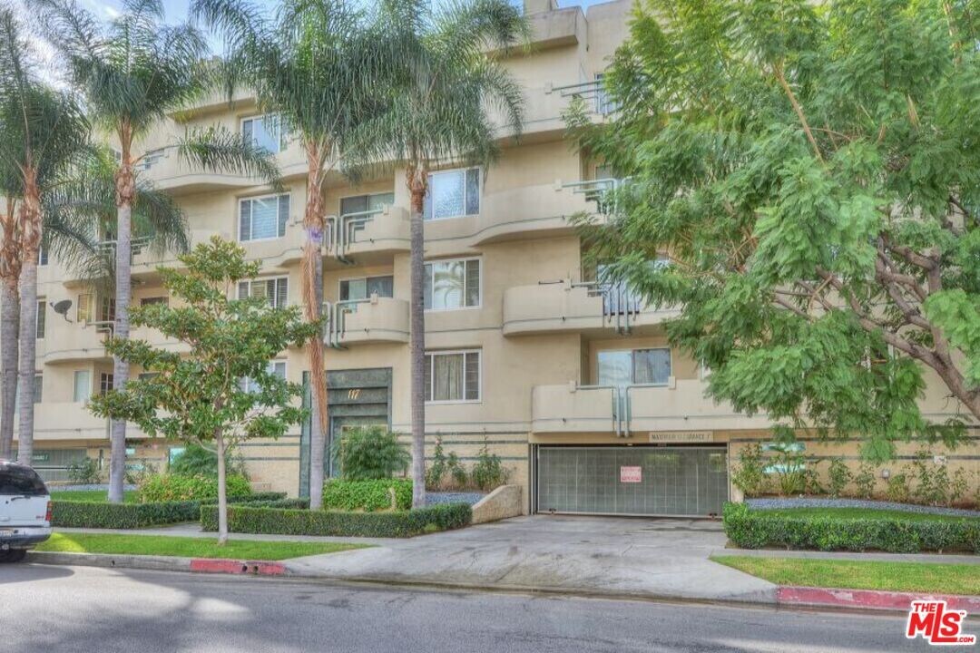 117 N Gale Dr in Beverly Hills, CA - Building Photo
