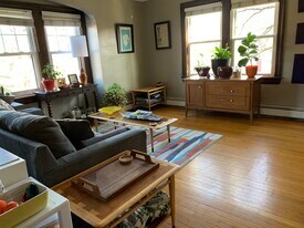 2908 Woodland Ave, Unit 2 in Des Moines, IA - Building Photo