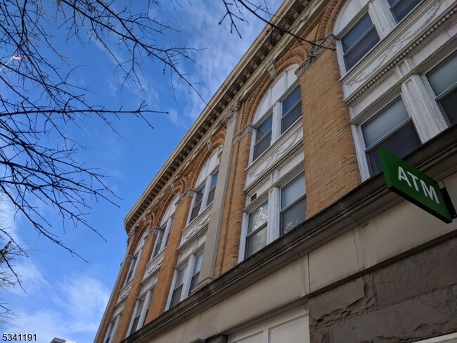 385 George St in New Brunswick, NJ - Foto de edificio - Building Photo