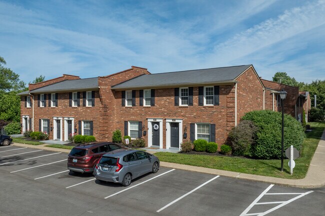 Camelot East in Louisville, KY - Building Photo - Building Photo