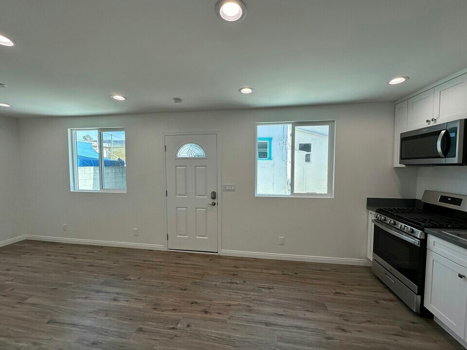 2943 9th Ave, Unit 1/2 in Los Angeles, CA - Building Photo