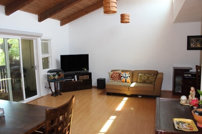 4911 Indian Wood Rd in Culver City, CA - Building Photo - Building Photo