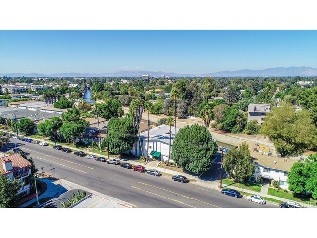 Sherman Apartments in Sherman Oaks, CA - Building Photo - Building Photo