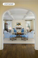 7 Halsey Farm Dr in Southampton, NY - Building Photo - Building Photo