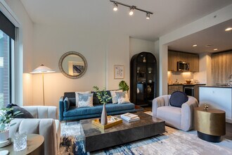 Avenue Grove in Houston, TX - Building Photo - Interior Photo