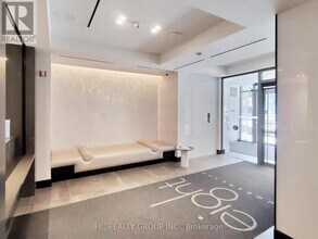 8 Cumberland St in Toronto, ON - Building Photo - Building Photo