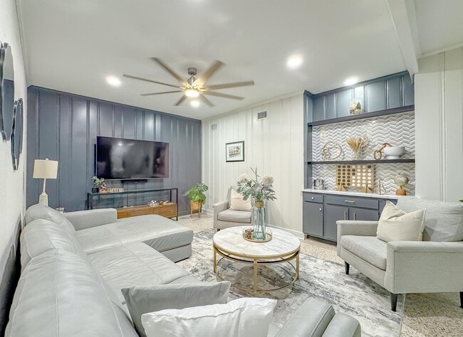 property at 1044 Seminole Dr