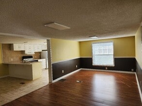 223 Boulder Ln in Locust Grove, GA - Building Photo - Building Photo