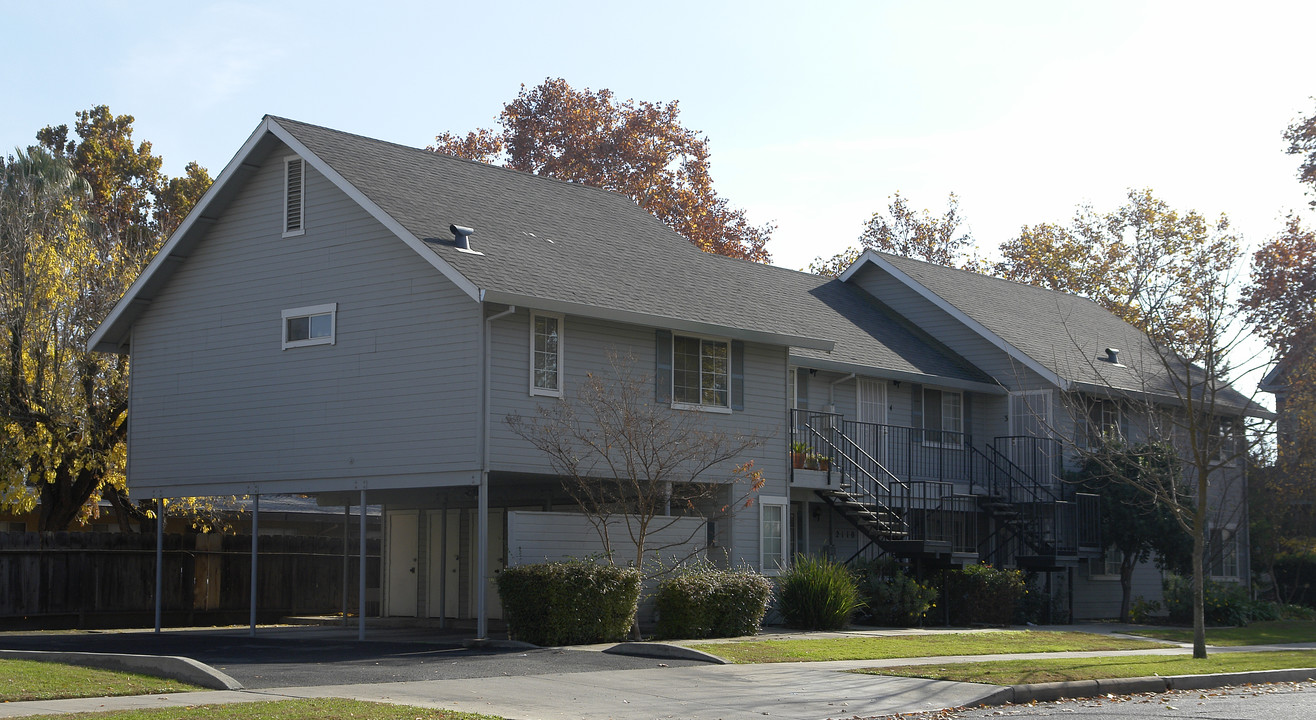 2110 K St in Merced, CA - Foto de edificio