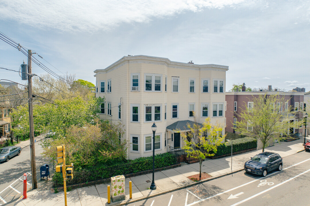 49-51 Temple St in Somerville, MA - Foto de edificio