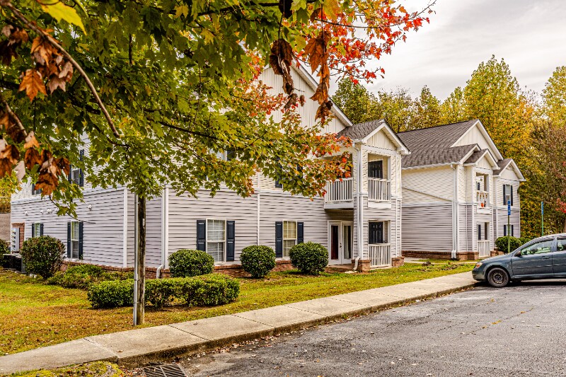 585 Franklin Grove Church Rd in Bryson City, NC - Foto de edificio