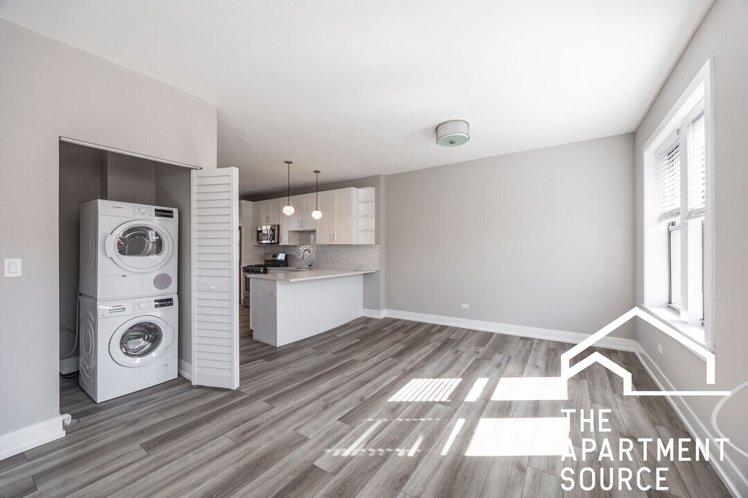 3943 N Janssen Ave, Unit N3 in Chicago, IL - Building Photo
