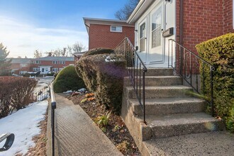 451 Main St in Northport, NY - Building Photo - Building Photo