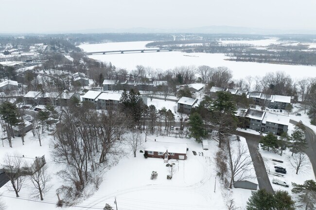 146 Beach Rd in Clifton Park, NY - Building Photo - Building Photo