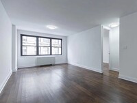 10W W 15th St in New York, NY - Building Photo - Building Photo