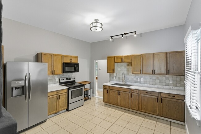 2000 Washington Ave in Knoxville, TN - Building Photo - Building Photo