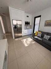 8850 NW 98th Ct in Doral, FL - Building Photo - Building Photo