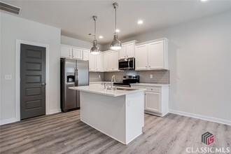 715 W Vincent Dr in Athens, GA - Building Photo - Building Photo