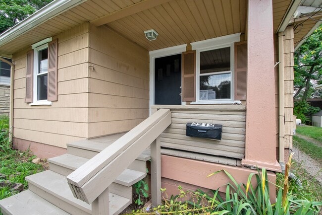 2212 Snyder Ave NE in Canton, OH - Building Photo - Building Photo