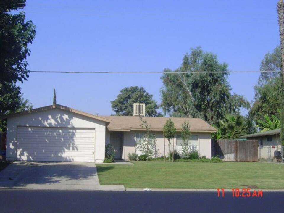 5913 Akers Rd in Bakersfield, CA - Building Photo